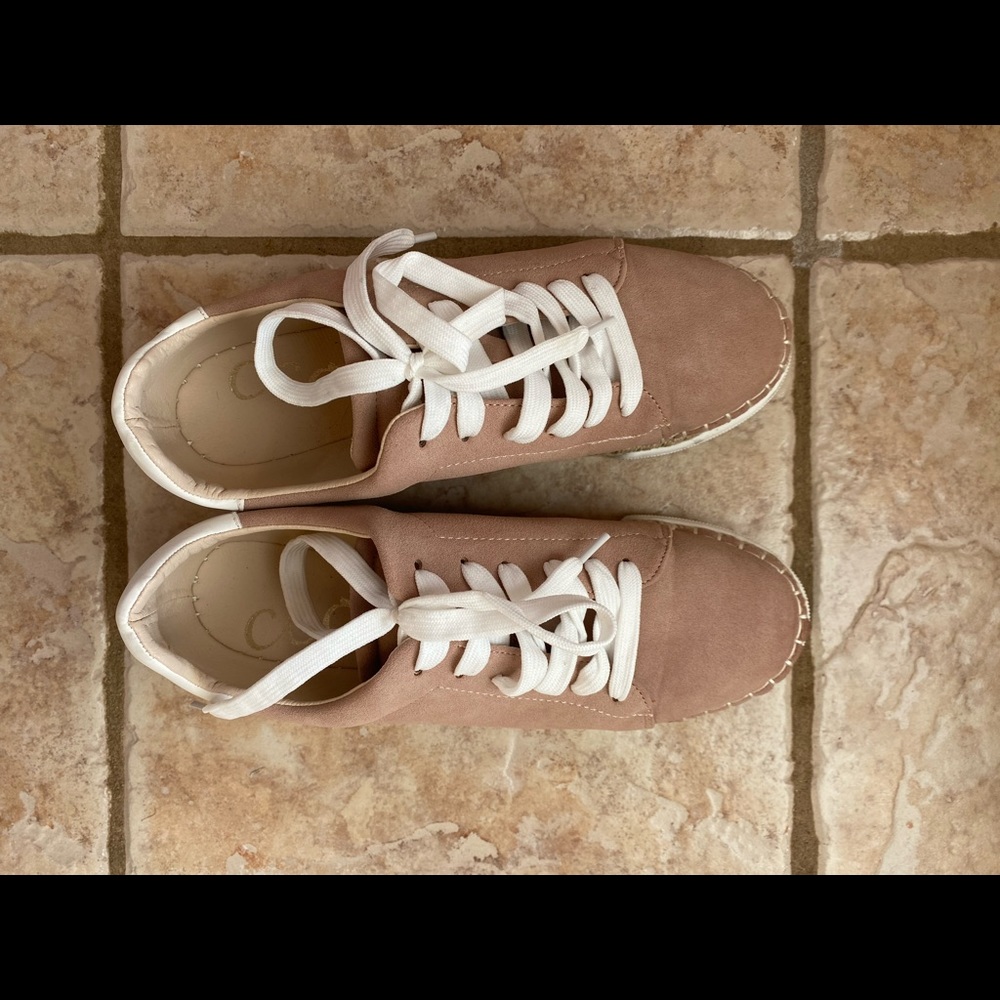 Vici Caitlin Espadrille Sneaker size 9